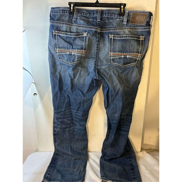 Ariat 42/34 men’s relaxed boot cut M4 jeans distressed denim rn#105037 distresse - Picture 9 of 12